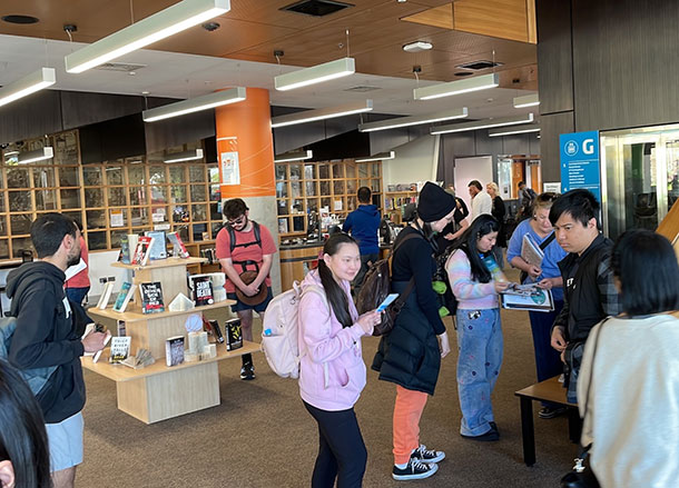 People are browsing in a library